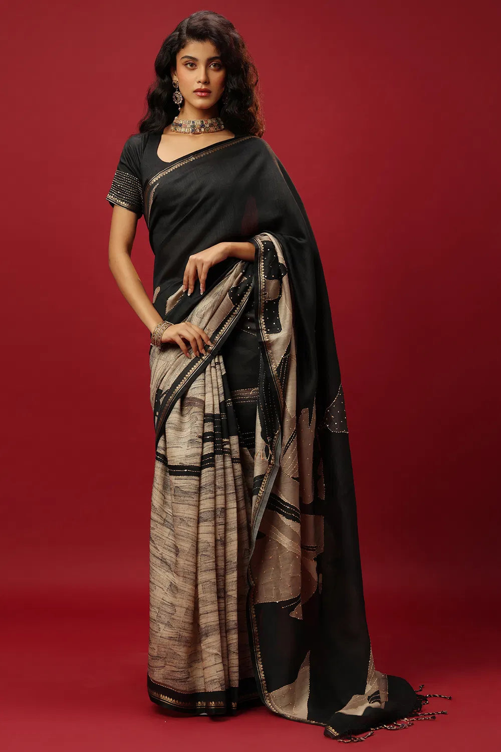 CHARCOAL BLACK PRINTED CLASSIC SAREE SET PAIRED WITH A MATCHING BLOUSE AND MICRO SEQUIN DETAILS