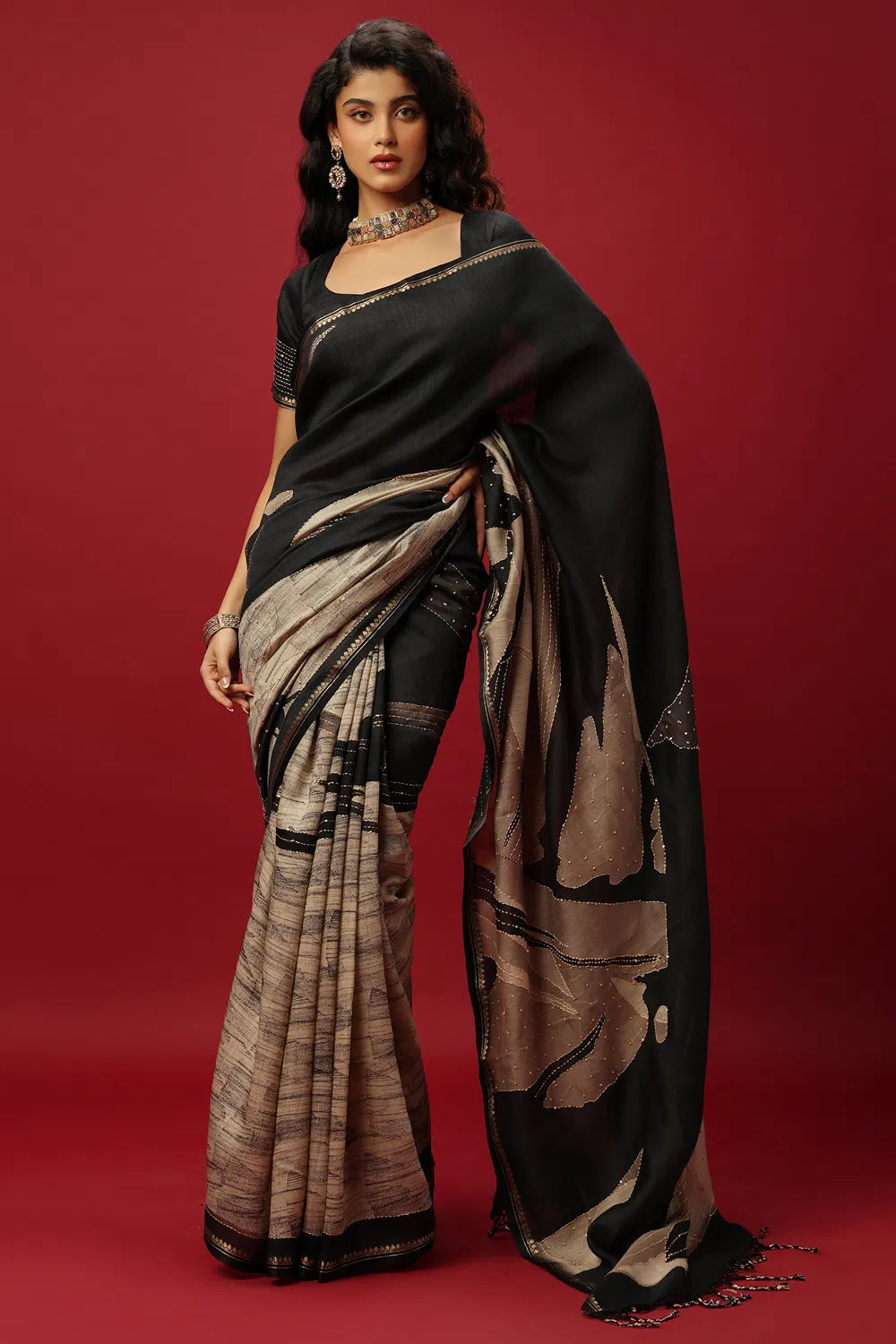CHARCOAL BLACK PRINTED CLASSIC SAREE SET PAIRED WITH A MATCHING BLOUSE AND MICRO SEQUIN DETAILS